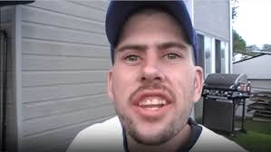 Envoye, Kevin, continue comme ça! » : le mème « Bonne fête Kevin » a 15 ans 