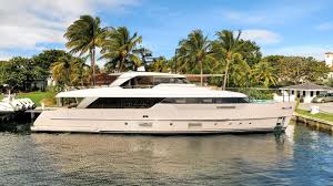 Montero puso línea de tres atrás con zapata y herrera entre los titulares. New Sanlorenzo Sd96 Motor Yacht Sold