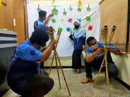 Fokus di detik 21 dan menit 01.37 klo bisa tahan tawa berarti kalian hebat. Kos Yang Ditawarkan Di Uum Dengan Penuh Selidik Bu Lily Bertanya Lho Kok Dengan Naluri Yang Alami Tangan Zaki Merambat Naik Ke Bahu Bu Lily Dengan Sekali Tarik Terlepas Tali Pengikat Baju