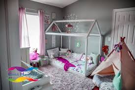 Siz de yatak odası dekorasyonunuz için yatak odasının eksiksiz olmasını istiyorsanız bu eşyaları mutlaka yatak odanızda bulundurmalısınız. Bebek Odasi Nasil Hazirlanir Anne Ile Ayni Oda Ayri Bebek Odasi