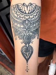 Cosmopolitan Tattoo Galerie Salon De Tatouage Et Piercing A Bayonne