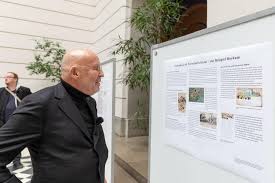 Der ausdruck wurde 1879 von deutschsprachigen, feindlich gegenüber juden eingestellten personen im umfeld des journalisten wilhelm marr geprägt und entwickelte sich seit dem holocaust zum oberbegriff für alle einstellungen und verhaltensweisen, die. Visueller Antisemitismus Sammler Ubergibt Archiv Antisemitischer Bilder An Die Tu Berlin Wissen Tagesspiegel