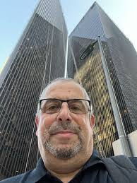 Chris Eves's Instagram, Twitter & Facebook