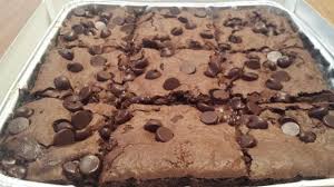 The hershey's triple chocolate brownie is eight inches square and cut into nine indulgent pieces, all delivered warm to your door. Pizza Huts Hershey S Triple Chocolate Brownie Dessert 10 10 15 Triple Chocolate Brownies Desserts Yummy Cookies