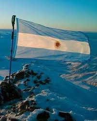 La bandera de argentina es una tribanda , compuesta por tres bandas horizontales igualmente anchas de color azul claro y blanco. Juntapromotorasantafesina Bicentenario De La Bandera Argentina Home Facebook