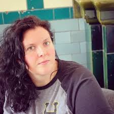 About — Lara Ellison