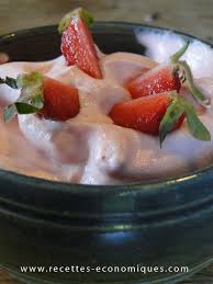 Mousse De Fraises Au Thermomix Un Dessert Leger Super Rapide Recette Mousse Fraise Recettes De Cuisine Recette