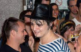 The babyshambles frontman claims he was forced to buy the candid film to keep it out of the. Tras Casi 20 Anos Consumiendo Pete Doherty Esta Limpio Loc El Mundo