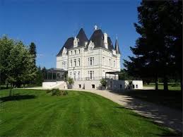 Conveniently Located Just 15 Km From Poitiers This Exceptional 19th Century Chateau Is Of A Rare Eleg French Property Luxury Property Luxury Property For Sale