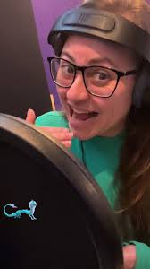 Microfone na frente, e uma de minhas dublagens xodozentas mais dragona  xodó. Quem será que adivinha? Dica, o filme é: “Raya E O Último Dragão”. 🐉  #priscillaconcepcion #dublagem #artista #fyppp ...