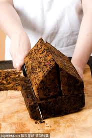 According to rosie o'donnell, the official start to the christmas season is when she gets her holiday gift from tommy — known to the rest of us as tom cruise. How To Decorate A Christmas Cake 2 Chinadaily Com Cn