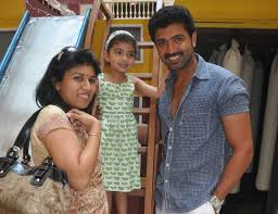 Aarthi Mohan Arun Vijay Wife Wiki Biography Age Images News Bugz The film stars vijay and vijay sethupathi, with malavika mohanan, arjun das, andrea jeremiah and shanthanu bhagyaraj in supporting roles.