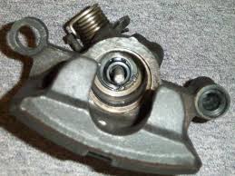 Disebabkan itu, adalah dinasihatkan supaya pelanggan menyerahkan tugas ini kepada pihak bengkel untuk mencari alat ganti yang sesuai untuk jentera anda. Repair Kit Brek Caliper Belakang Pembaikan Kereta Alat Alat Ganti