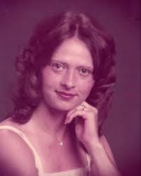 Lorena Barnes's Instagram, Twitter & Facebook