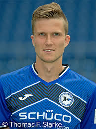 Panoramica di tutti i giocatori convocati ora o in passato da una nazionale e sotto contratto nella società arm. Signiertes Auswartstrikot Alle Spieler Fussball Unterstutzt Alltagshelden Dsc Arminia Bielefeld Klinikum Bielefeld