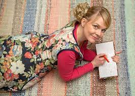 Hiilijalajäljil kuljen kirkonkylä kohre tuiskus mut myätätuules. Heli Laaksonen Ylittamaton Sovellus Ainutlaatune Apsi Nuorisoseurat