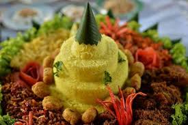 Meriahkan hari kemerdekaan dengan nasi tumpeng merah putih ini. Ternyata Begini Makna Tumpeng Yang Kerap Disajikan Saat 17 Agustus