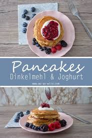 Fluffige Gesunde Pancakes Mit Jogurt Und Fruchtigem Beerenmus Rezept Gesunde Desserts Pancakes Mit Joghurt Joghurt Gesund