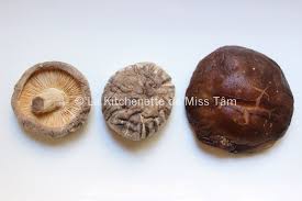 Champignon noir est riche en fibres alimentaires, peut réduire ainsi la consommation de gras, et ainsi prévenir l'obésité et aider à perdre. Champignons Noirs Archives La Kitchenette De Miss Tamla Kitchenette De Miss Tam