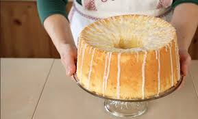 Chiffon Cake Al Limone Dolce Soffice E Delizioso Questa Torta Fatta In Casa E Morbidissima E Viene Decorata Con Semplice Glassa Ricette Chiffon Cake Dolci