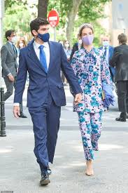 Carlos fitz james stuart y belén corsini en una boda en zumaia en junio de 2019.gen / gtres. O7mlxdug0pwafm