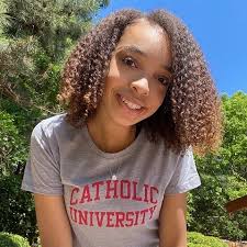 In more great news, shining star senior art history Michelle Harlan will  graduate this semester and immediately head to Washington, D.C. to begin  her MA in Psychology at @catholicuniversity with a concentration