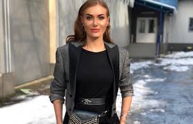 Украинская певица слава каминская отправилась погреться на солнышке в египетсолистка популярного украинского музыкального дуэта «неангелы» слава каминская, которая резко ответила на критику «диванных» экспертов. Slava Kaminskaya Rasskazala Vsyu Pravdu O Plastike Lica I Pokazala Foto Do Izmenenij Vneshnosti