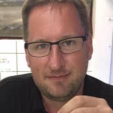 Lori Luscombe's Instagram, Twitter & Facebook