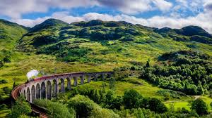 Dalwhinnie es el hogar de una de las destilerías de whisky más tradicionales de escocia. Escocia Tiene Hermosos Castillos Y Paisajes De Pelicula