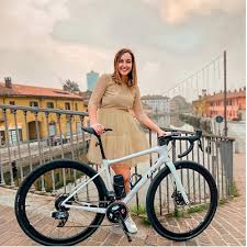 Sono una giornalista, lavoro per eurosport italia e mi occupo principalmente di basket e ciclismo. Livyourlife Episodio 2 Giulia Cicchine