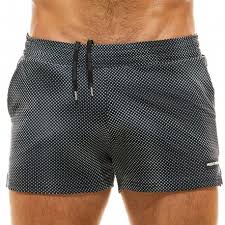 Les maillots de bain pour homme sont des articles conçus à la fois par des couturiers et des équipementiers sportifs. Maillots De Bain Homme De Marques Tendance Inderwear