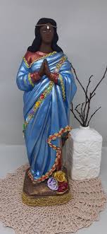 Segundo alguns historiadores, por volta dos anos 50 d.c, uma embarcação teria cruzado os mares a partir de terras palestinas levando a bordo para fugir. Santa Sara Kali Item De Decoracao Retalho Santo Nunca Usado 41140626 Enjoei