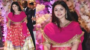 Sachin Tendulkar Daughter Sara Tendulkar Looks Gorgeous At Akash Ambani Engagement Party Youtube sachin tendulkar daughter sara tendulkar looks gorgeous at akash ambani engagement party