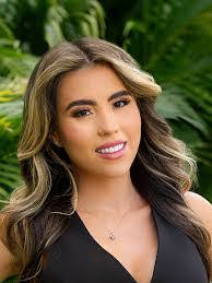 Laura Castillo's Instagram, Twitter & Facebook