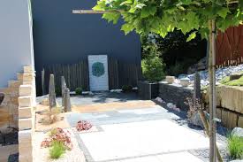 Garten Terrasse Aussengestaltung Dekoideen Schiefer Stehlen Terrassenplatten Schiefermauer Monolith G Aussengestaltung Terrassenplatten Schiefer