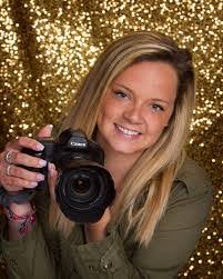 Julie Ziler's Instagram, Twitter & Facebook