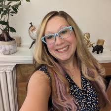 Andrea Byron's Instagram, Twitter & Facebook