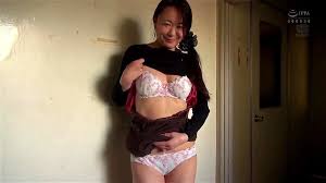 KRU-105] KARMAナンパ隊が行く！ 奥さん！スカートまくって股を開いてパンティ見せてくれませんか？ エロ動画 - SpankBang