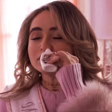 Allergies season is heree 😭🤧 @Sabrina Carpenter #sabrinacarpenter #...