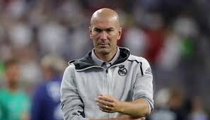 أعلن ريال مدريد بشكل رسمي رحيل مدربه زين الدين زيدان عن تدريب الفريق. Ø±ÙŠØ§Ù„ Ù…Ø¯Ø±ÙŠØ¯ Ø¨Ø·Ù„ Ø§Ù„Ø¯ÙˆØ±ÙŠ Ø§Ù„Ø¥Ø³Ø¨Ø§Ù†ÙŠ Ø²ÙŠØ¯Ø§Ù† ÙŠØ¹Ø§Ù†Ù‚ Ø§Ù„Ù…Ø¬Ø¯