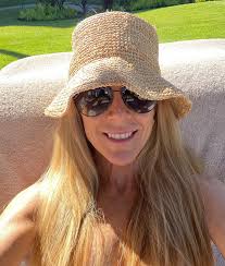 Fantasizing about last month in Hawaii as I spend night after night in my  house with the snow and cold. Omicron, how could you? #overit #beach #snow  #fantasy