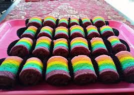 Tak hanya kue kering, sajian kue basah sebenarnya juga bisa menjadi suguhan saat lebaran. Resep Mini Roll Cake Rainbow Bolu Gulung Pelangi Kukus Anti Gagal Yang Enak Kreasi Masakan
