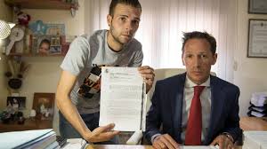 La mejor información deportiva en castellano actualizada minuto a minuto en noticias, vídeos, fotos, retransmisiones y resultados en directo. Estafa A La Carcel Por Estafar 80 Euros La Historia Real De Alejandro Fernandez Y La Tarjeta Falsa