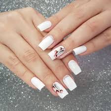 El arte de uñas encapsuladas realmente puede mejorar su apariencia general, la adición de una dimensión adicional haciendo que sus uñas… Esmaltes Usado Unas Blancas Manicura De Unas Disenos De Unas Blancas