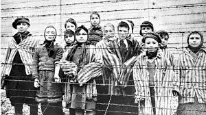 Перевод слова holocaust, американское и британское произношение, транскрипция, словосочетания, однокоренные слова, примеры использования. Auschwitz How Death Camp Became Centre Of Nazi Holocaust Bbc News