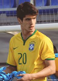 Lucas domingues piazon (born 20 january 1994) is a brazilian professional footballer who plays for serie a club chievo, on loan from chelsea. Lucas Piazon Alchetron The Free Social Encyclopedia