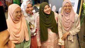 Asatizah answered google autocomplete questions mp3 duration 5:13 size 11.94 mb. Hampir 4 600 Asatizah Diiktiraf Ars Naik 800 Dari 2006 Berita Mediacorp