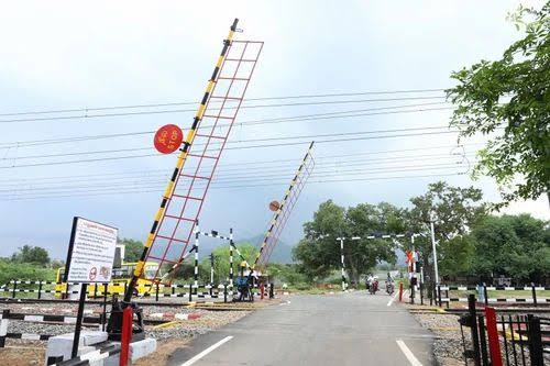 Railway Level Crossing Gate at ₹ 199000/piece | LC Gate Barrier in Howrah | ID: 11517489173