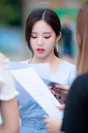 I liked how they held back with the colours though, which suits the song style. ë°•ì§€ì› ì˜ˆì˜ë‹¤ On Twitter Fromis 9 Jiwon Supportive Secret Code