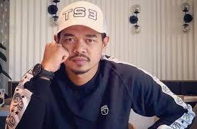 Bambang pamungkas (born 10 june 1980), also known as bepe, is an indonesian professional footballer who plays for persija jakarta in the liga 1 2 and previously the indonesia national football. Mantan Istri Siri Bambang Pamungkas Sempat Menikah Dengan Anggota Tni Matamata Com